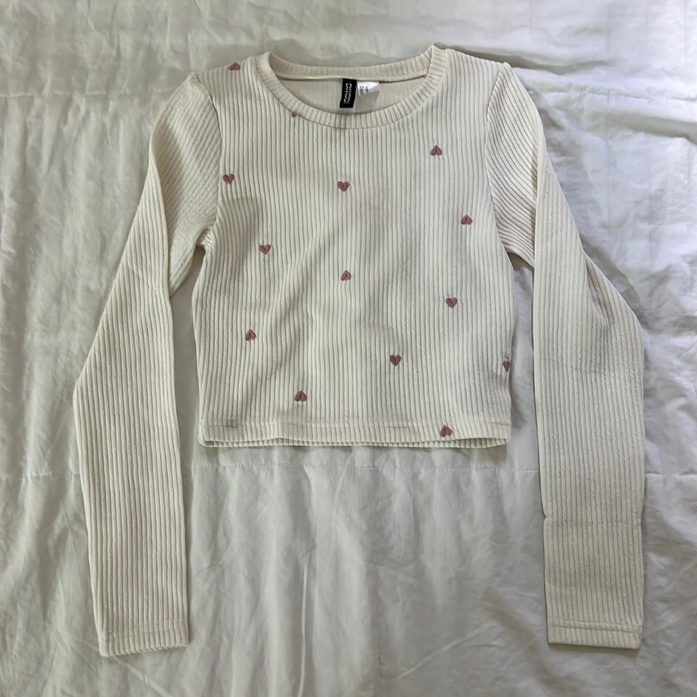 h&m knit long sleeve crop top with pink hearts